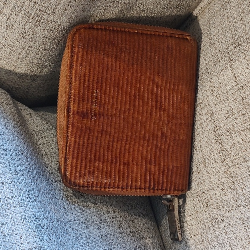 Uterque Textured Zip Wallet in Cognac